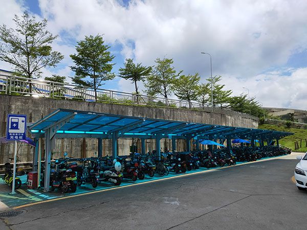 電動車充電樁被霸占，沒地方放電怎么辦